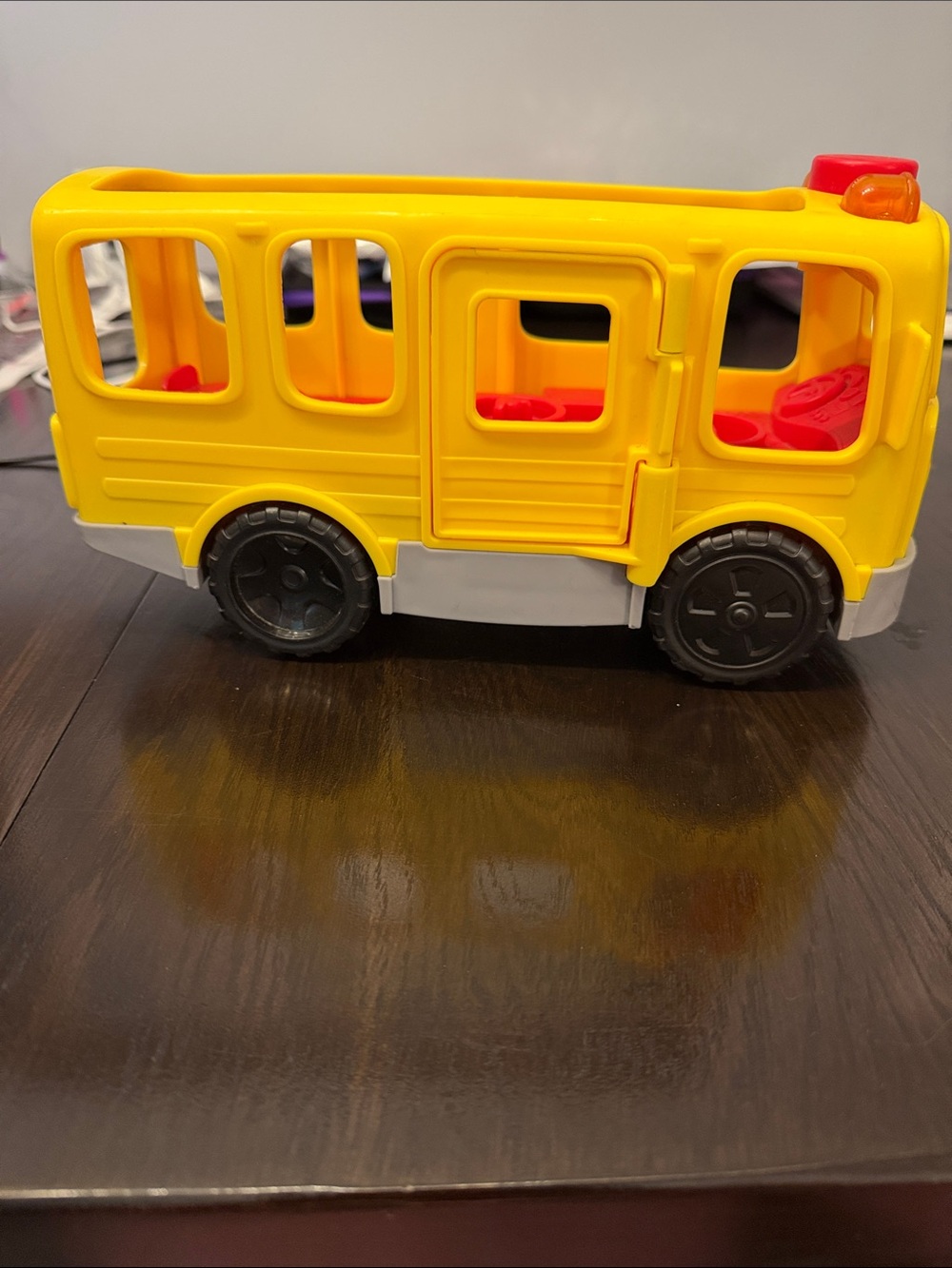 Fisher Price Yellow School Bus Playset with 2 Figurines - Kids Toy - Picture 4 of 8